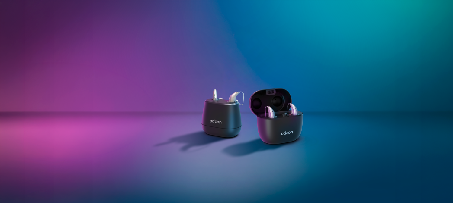 Oticon_Reveal_HA_In_Charger_SmartCharger_DUAL_AI_Background_Spotlight-1